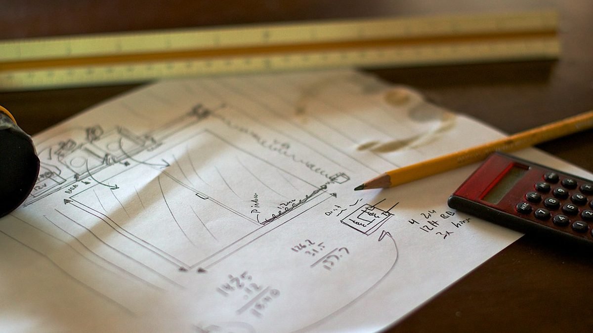 Calculator and paperwork on a desk, pet deposit versus pet rent