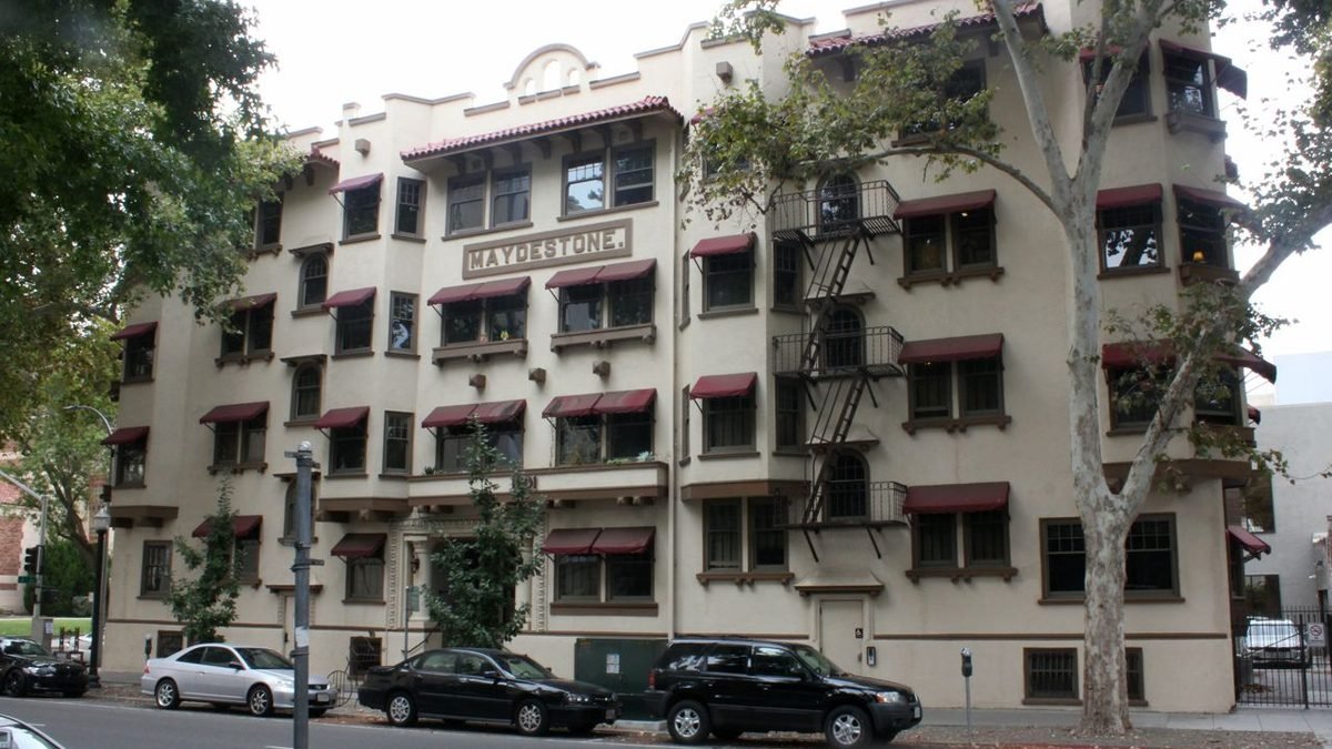 Brick apartment building exterior, pet rent explained